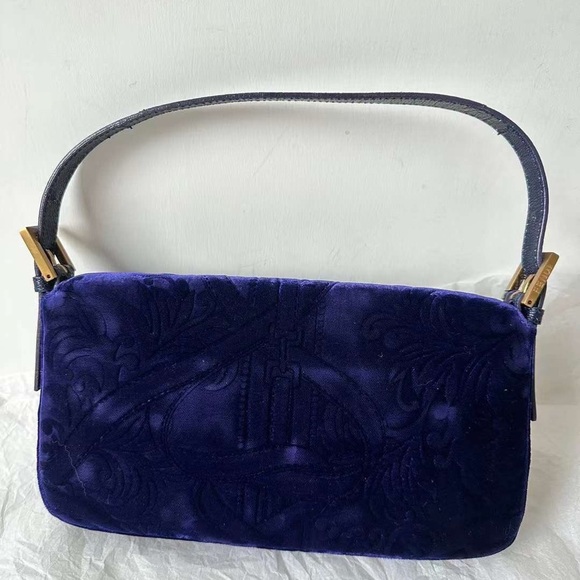 Vintage Fendi Baguette in embroidered purple velvet - Picture 6 of 16